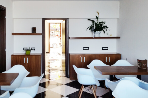 Εσωτερικό του χώρου πρωινού του Ξενοδοχείου Κυανή Ακτή στο Ξυλόκαστρο