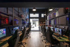 Φωτογραφία του εσωτερικού του Internet Cafe