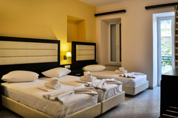 Εσωτερικό δωματίου του Ξενοδοχείου Κυανή Ακτή στο Ξυλόκαστρο