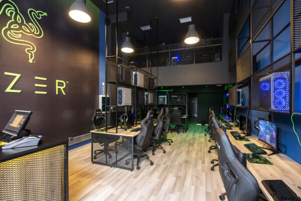 Φωτογραφία του εσωτερικού του Internet Cafe