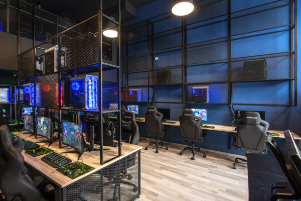 Φωτογραφία του εσωτερικού του Internet Cafe