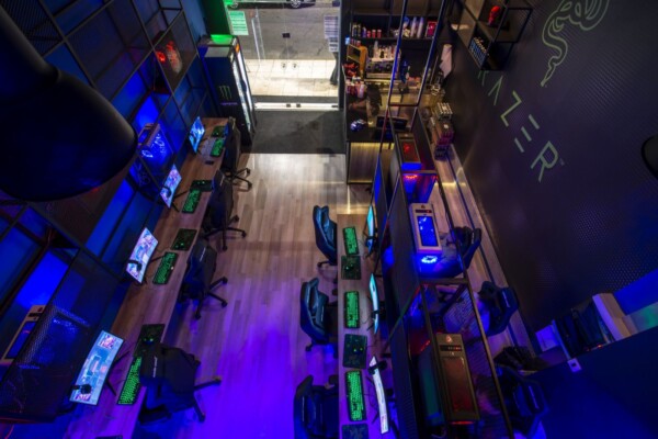 Φωτογραφία του εσωτερικού του Internet Cafe